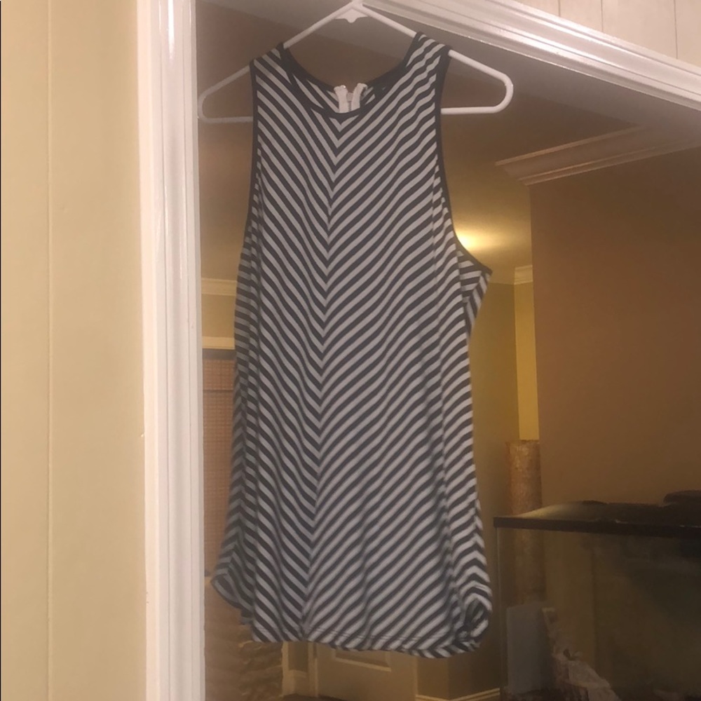 Black/white tank